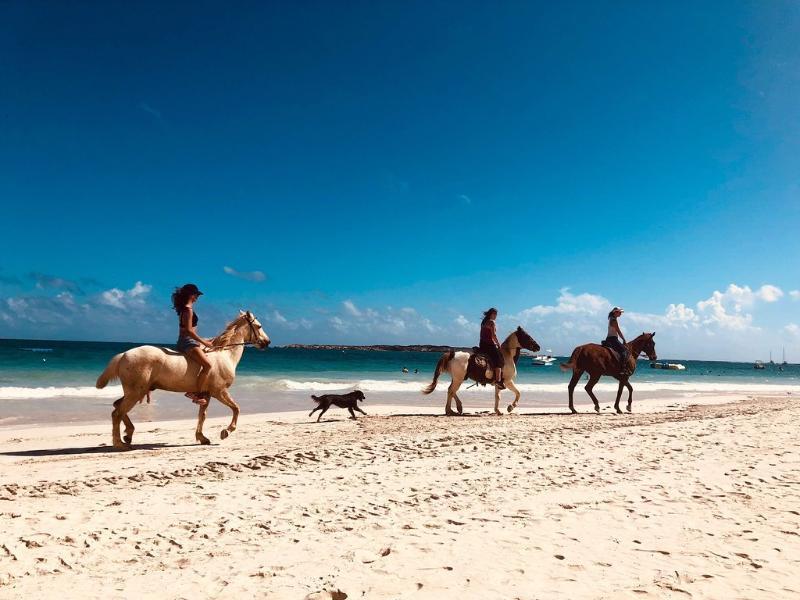La Playa Orient Bay Hotel Екстериор снимка