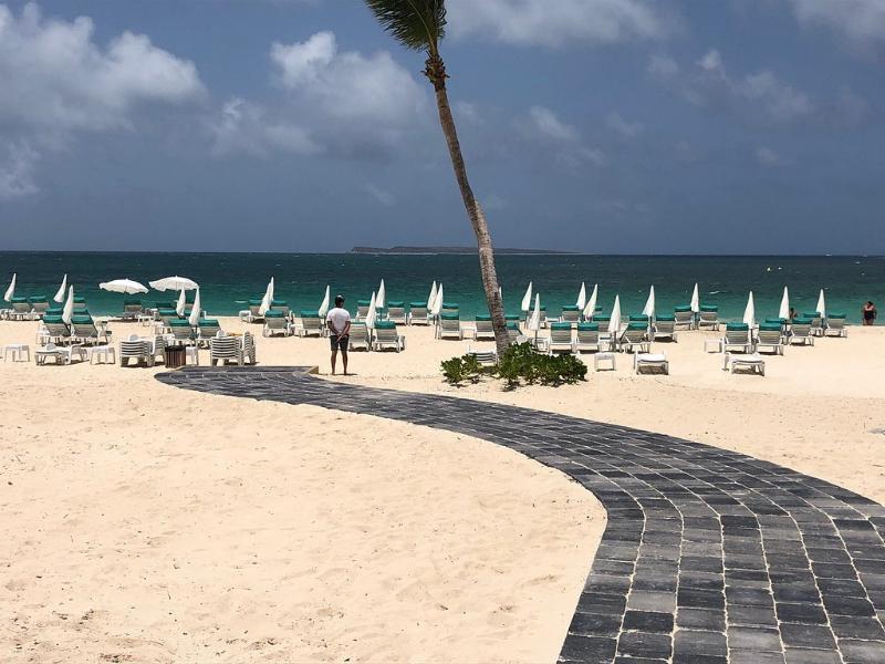 La Playa Orient Bay Hotel Екстериор снимка